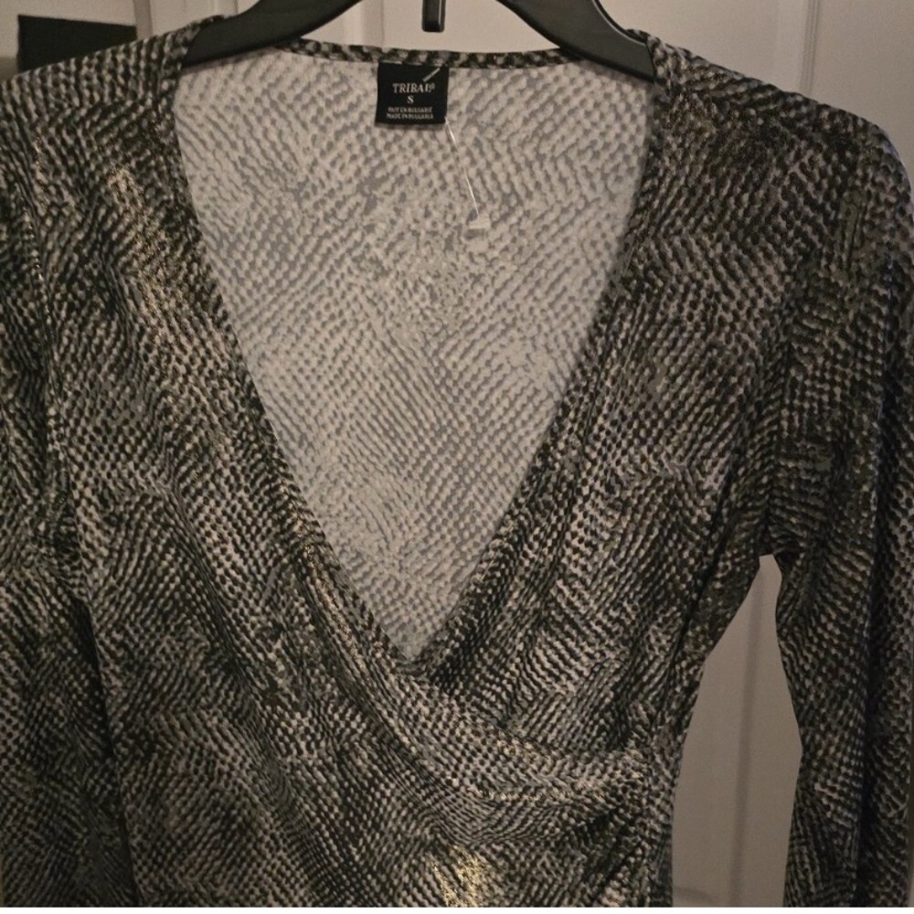 Women’s Long Sleeve Top - Picture 2 of 2